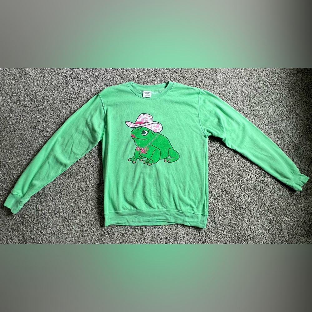 Living Fully Co Green Frog Graphic Sweatshirt